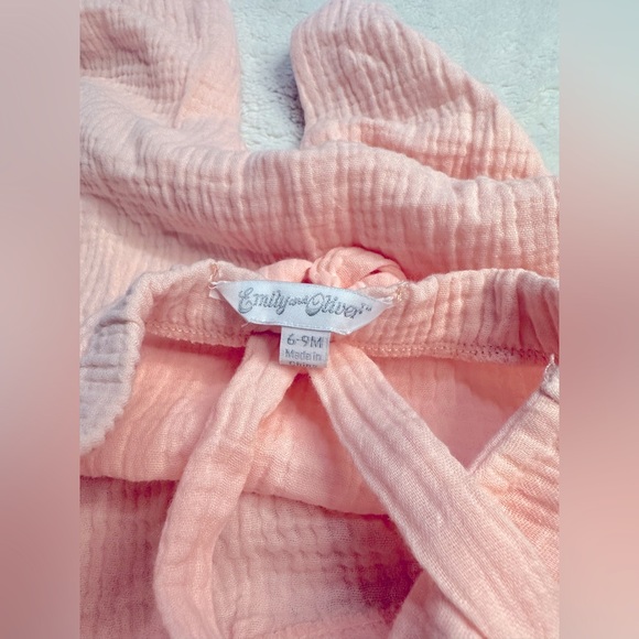 Romper with button snaps 6-9 months - Picture 3 of 4